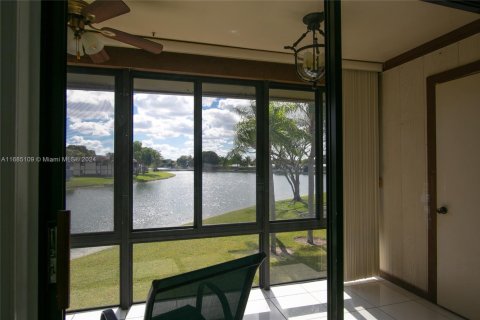 Copropriété à vendre à Tamarac, Floride: 2 chambres, 97.55 m2 № 1961207 - photo 13