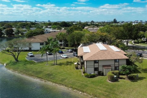 Copropriété à vendre à Tamarac, Floride: 2 chambres, 97.55 m2 № 1961207 - photo 18
