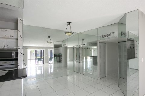 Copropriété à vendre à Tamarac, Floride: 2 chambres, 97.55 m2 № 1961207 - photo 2