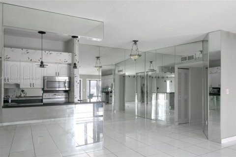Copropriété à vendre à Tamarac, Floride: 2 chambres, 97.55 m2 № 1961207 - photo 5