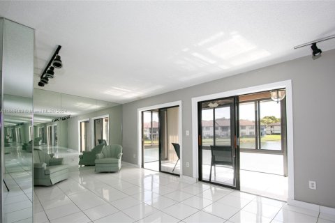 Copropriété à vendre à Tamarac, Floride: 2 chambres, 97.55 m2 № 1961207 - photo 1