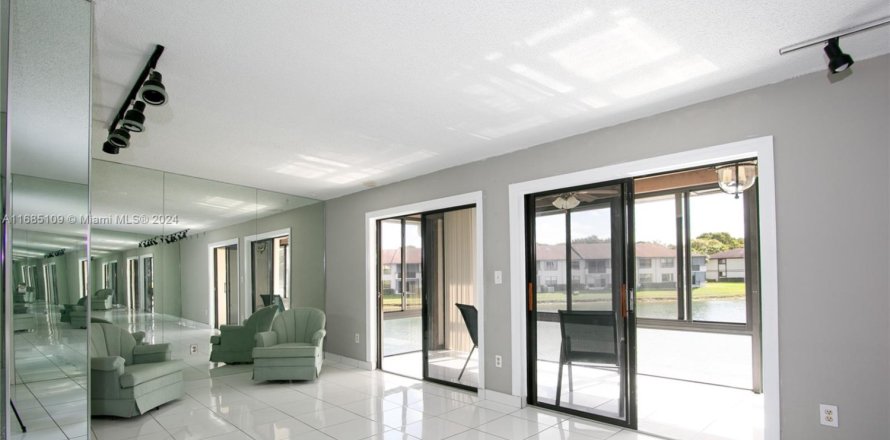 Condo à Tamarac, Floride, 2 chambres № 1961207
