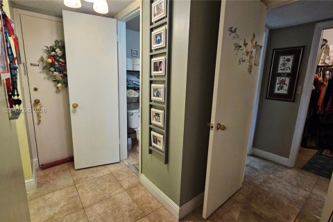Condo in Tamarac, Florida, 1 bedroom  № 2027329 - photo 3