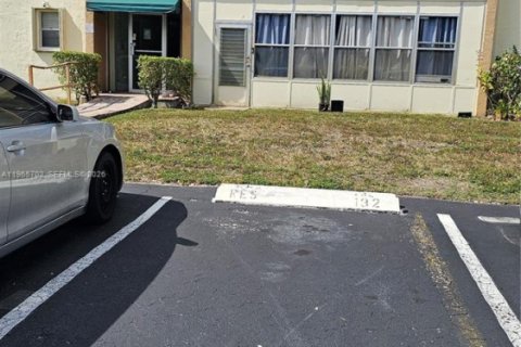 Condo in Tamarac, Florida, 1 bedroom  № 2027329 - photo 18