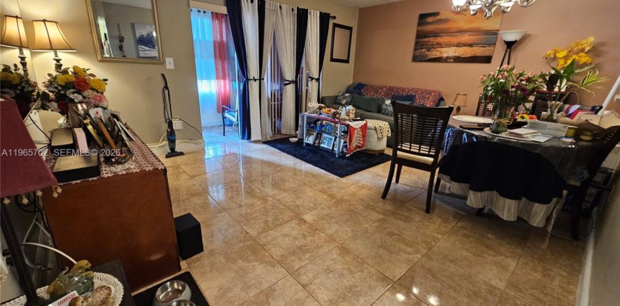 Condo in Tamarac, Florida, 1 bedroom  № 2027329