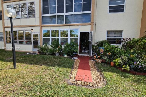 Condo in Tamarac, Florida, 1 bedroom  № 2027329 - photo 17