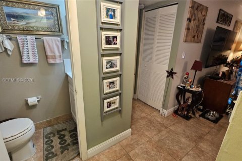 Condo in Tamarac, Florida, 1 bedroom  № 2027329 - photo 9