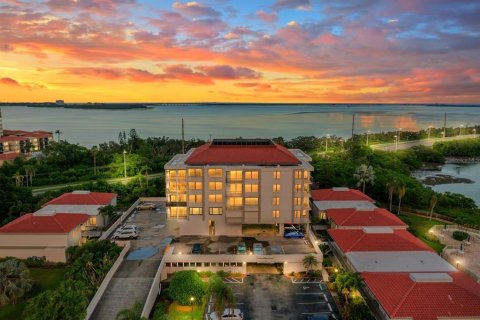 Condo in Saint Petersburg, Florida, 2 bedrooms  № 1847569 - photo 1