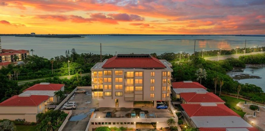 Condo in Saint Petersburg, Florida, 2 bedrooms  № 1847569