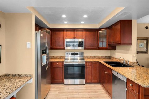 Condo in Saint Petersburg, Florida, 2 bedrooms  № 1847569 - photo 13