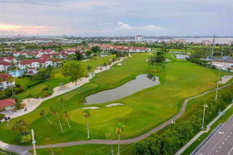 Condo in Saint Petersburg, Florida, 2 bedrooms  № 1847569 - photo 4