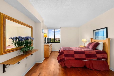 Condo in Saint Petersburg, Florida, 2 bedrooms  № 1847569 - photo 19