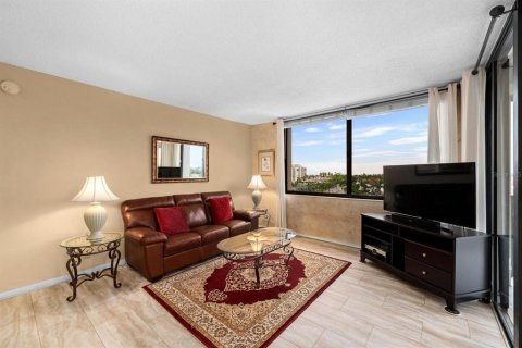 Condo in Saint Petersburg, Florida, 2 bedrooms  № 1847569 - photo 9