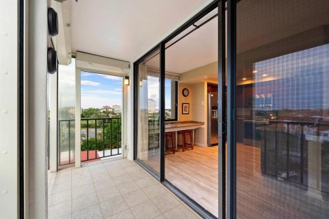 Condo in Saint Petersburg, Florida, 2 bedrooms  № 1847569 - photo 15