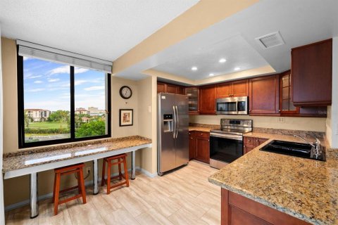 Condo in Saint Petersburg, Florida, 2 bedrooms  № 1847569 - photo 11