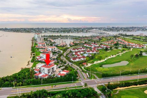 Condo in Saint Petersburg, Florida, 2 bedrooms  № 1847569 - photo 5