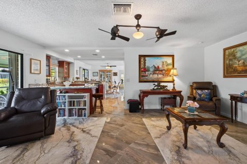 Casa en venta en Port St. Lucie, Florida, 3 dormitorios, 171.22 m2 № 2385142 - foto 18