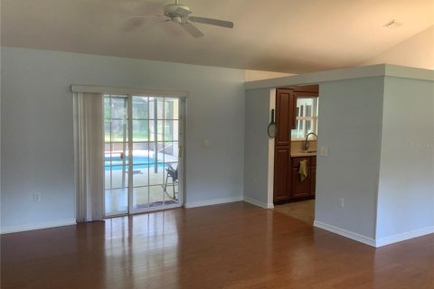 Casa en venta en Eustis, Florida, 3 dormitorios, 212 m2 № 1909780 - foto 3