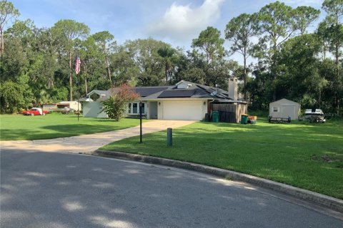 House in Eustis, Florida 3 bedrooms, 212 sq.m. № 1909780 - photo 1