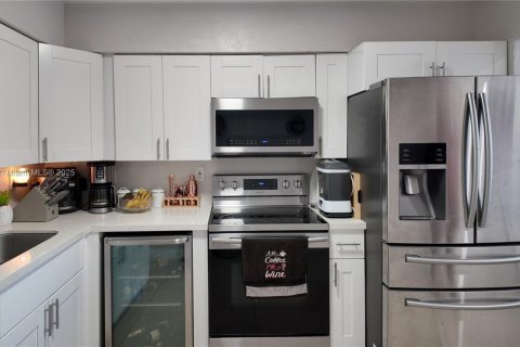 House in Miami Gardens, Florida 6 bedrooms, 183.95 sq.m. № 1794260 - photo 6