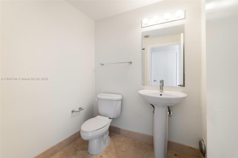 Condo in Miami, Florida, 2 bedrooms  № 1841151 - photo 23