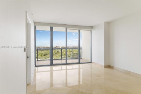 Condo in Miami, Florida, 2 bedrooms  № 1841151 - photo 12