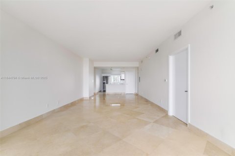 Condo in Miami, Florida, 2 bedrooms  № 1841151 - photo 14