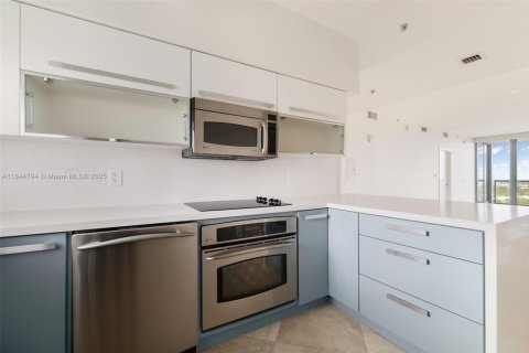 Condo in Miami, Florida, 2 bedrooms  № 1841151 - photo 10