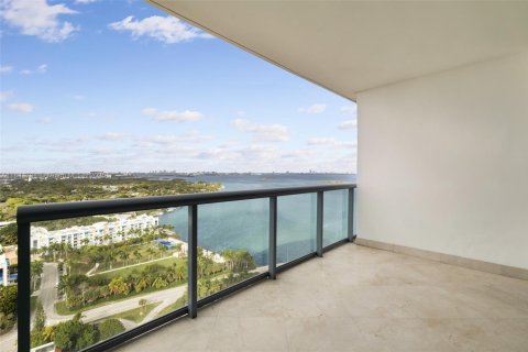 Condo in Miami, Florida, 2 bedrooms  № 1841151 - photo 2