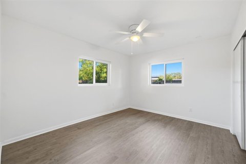 Casa en venta en Clearwater, Florida, 4 dormitorios, 227.98 m2 № 2383638 - foto 17