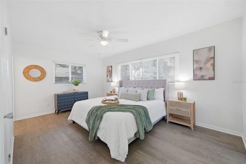 Casa en venta en Clearwater, Florida, 4 dormitorios, 227.98 m2 № 2383638 - foto 14