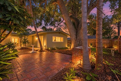 Casa en venta en Clearwater, Florida, 4 dormitorios, 227.98 m2 № 2383638 - foto 2