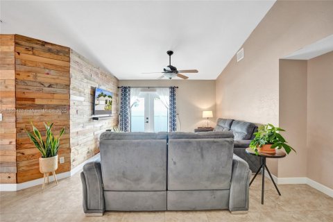 House in Boynton Beach, Florida 3 bedrooms, 124.58 sq.m. № 1889904 - photo 8