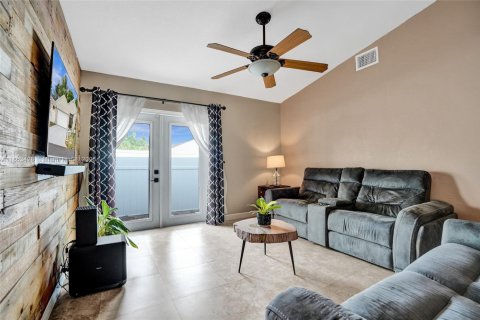 House in Boynton Beach, Florida 3 bedrooms, 124.58 sq.m. № 1889904 - photo 9