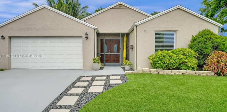 House in Boynton Beach, Florida 3 bedrooms, 124.58 sq.m. № 1889904