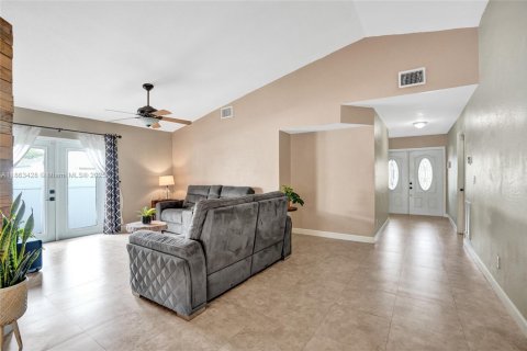House in Boynton Beach, Florida 3 bedrooms, 124.58 sq.m. № 1889904 - photo 5
