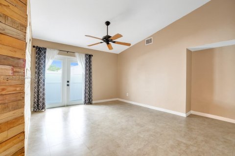 House in Boynton Beach, Florida 3 bedrooms, 124.58 sq.m. № 1889904 - photo 7