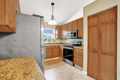 House in Boynton Beach, Florida 3 bedrooms, 124.58 sq.m. № 1889904 - photo 16