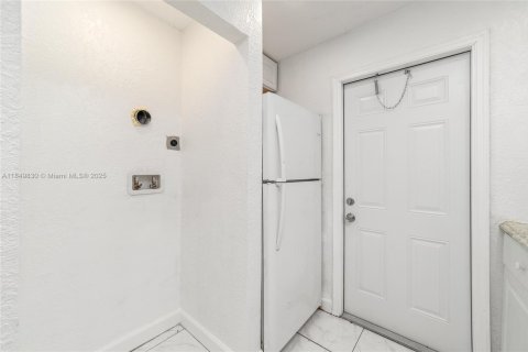 Купить коммерческую недвижимость в Уэст-Палм-Бич, Флорида 178.56м2, № 1887635 - фото 10