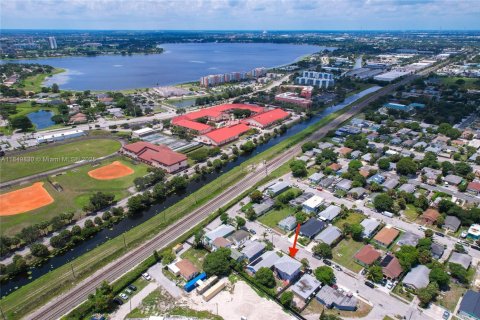Купить коммерческую недвижимость в Уэст-Палм-Бич, Флорида 178.56м2, № 1887635 - фото 30