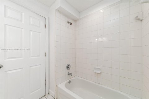 Купить коммерческую недвижимость в Уэст-Палм-Бич, Флорида 178.56м2, № 1887635 - фото 21