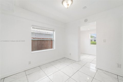 Купить коммерческую недвижимость в Уэст-Палм-Бич, Флорида 178.56м2, № 1887635 - фото 7