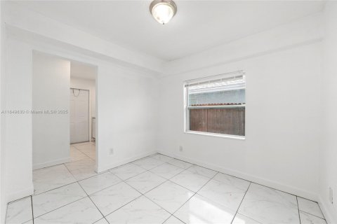 Купить коммерческую недвижимость в Уэст-Палм-Бич, Флорида 178.56м2, № 1887635 - фото 5