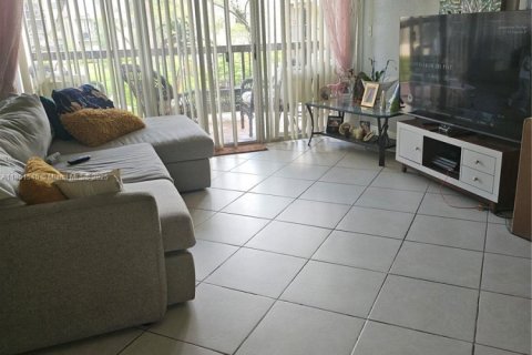 Condominio en alquiler en Miami, Florida, 2 dormitorios, 86.12 m2 № 1857567 - foto 4