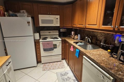 Condominio en alquiler en Miami, Florida, 2 dormitorios, 86.12 m2 № 1857567 - foto 6