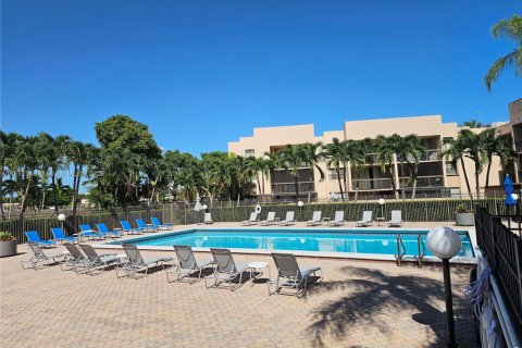 Condominio en alquiler en Miami, Florida, 2 dormitorios, 86.12 m2 № 1857567 - foto 18