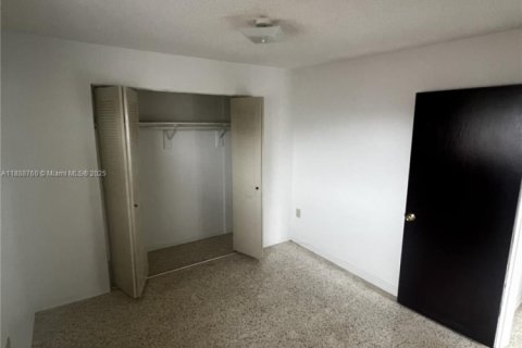 Appartement à louer à Miami, Floride: 2 chambres, 295.06 m2 № 2021247 - photo 2