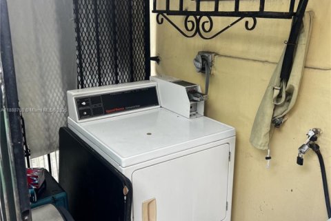 Appartement à louer à Miami, Floride: 2 chambres, 295.06 m2 № 2021247 - photo 10