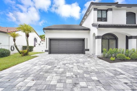 House in Cooper City, Florida 4 bedrooms, 286.88 sq.m. № 1823636 - photo 3