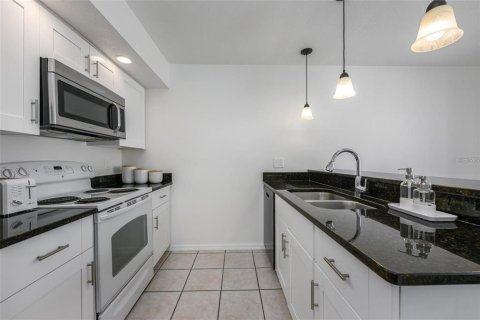 Condo in Winter Park, Florida, 2 bedrooms № 2100163 - photo 7